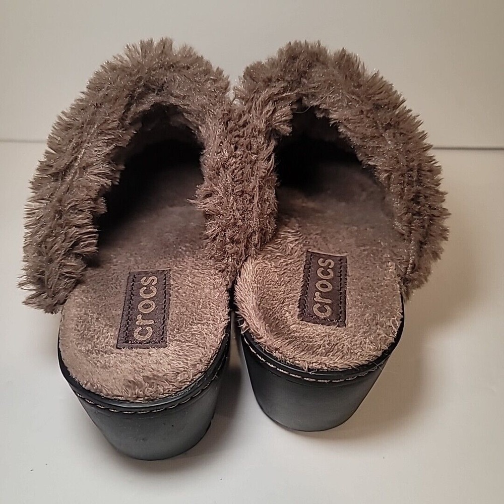 Crocs Women's Cobbler Mule Clogs Size 8 Brown Suede Faux Fur Wedge Heel 11602 - Picture 4 of 6